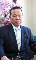 代表取締役　会長　松本養治